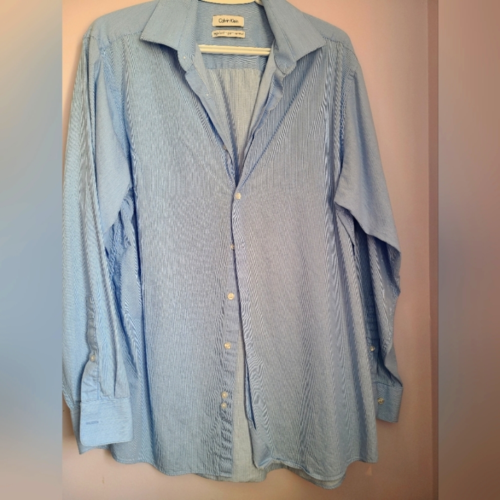 Men's Calvin Klein regular fit dress shirt in blue, gently worn, like new.